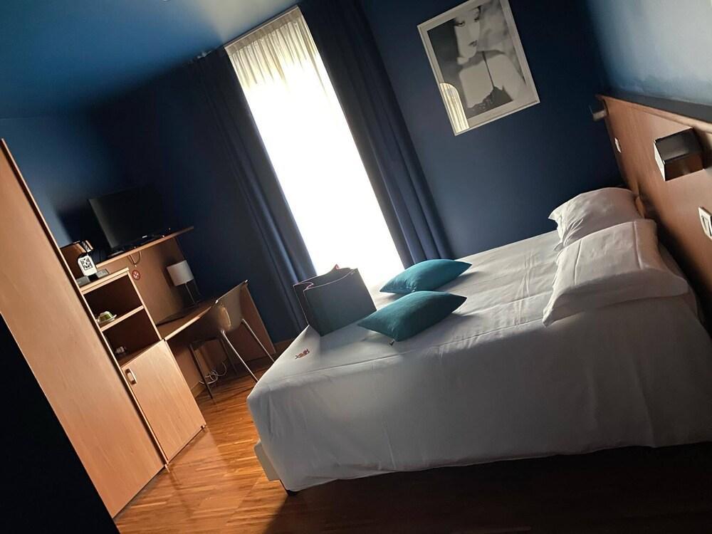 Albergo Residenza Al Teatro Udine Ngoại thất bức ảnh