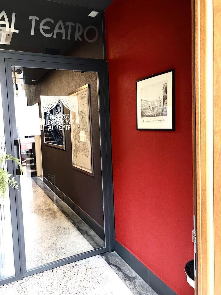 Albergo Residenza Al Teatro Udine Ngoại thất bức ảnh